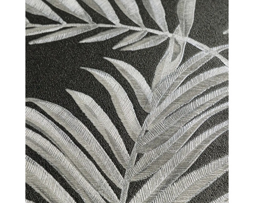 Närbild av en strukturerad tapet med bladmotiv