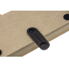 Träskiva med fäste för fastsättning