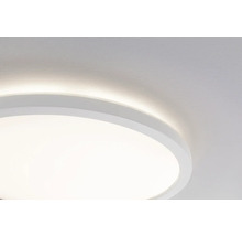Vit LED-taklampa i taket