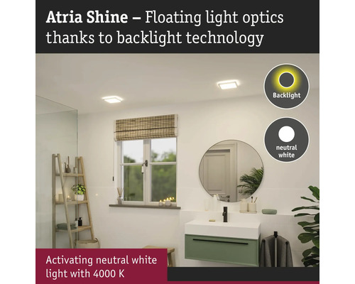 Modernt badrum med fyrkantiga taklampor med bakgrundsbelysning