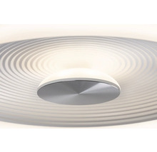 Närbild av en taklampa med cirkelformat mönster