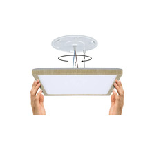 Montering av en fyrkantig LED-taklampa med träram