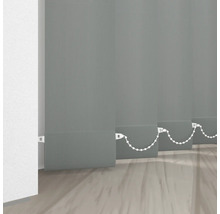 Grå lamellgardiner med kedjedrag för ljusreglering