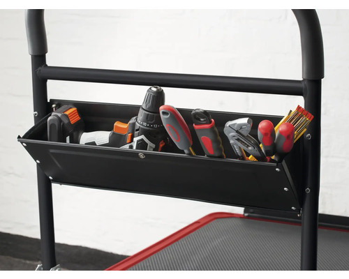 Verktygsvagn med borrmaskin, skruvmejslar, tång och tumstock