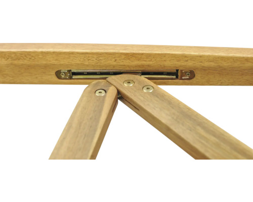 Detaljvy av en trästol med beslag