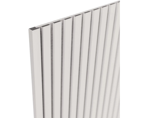 Panel med vertikala lameller för vägg- eller takbeklädnad