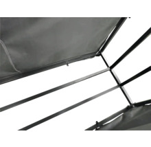 Detaljvy av en paviljong med metallram och tygtak