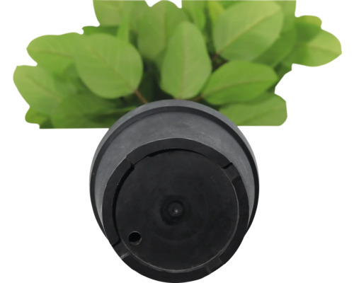 Konstgjord växt i svart kruka