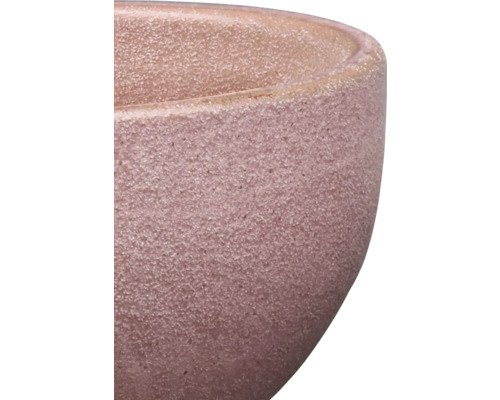 Närbild av en blomkruka med grov yta