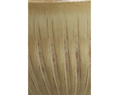 Detaljbild av en planteringslåda med räfflat mönster