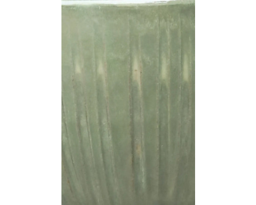 Närbild av en växtlåda med räfflad yta