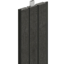 Mörk fasadbeklädnad av plast med trästruktur