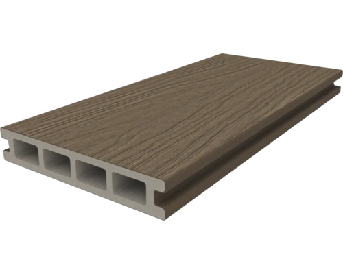 Trädäck av träkomposit med trästruktur