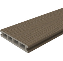 Trädäck från kompositmaterial med trästruktur
