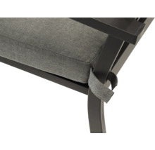 Detaljvy av en stolsdyna med fästband