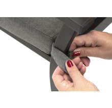 Detaljvy av en stol med fästband