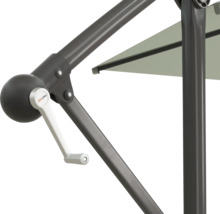 Detaljvy av ett parasoll med vevmekanism och Soluna logotyp.