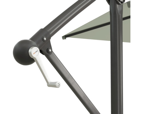 Detaljvy av ett parasoll med vevmekanism och Soluna logotyp.