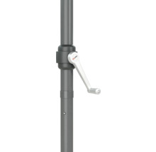 Detaljvy av ett parasollstativ med vev och Soluna-logotyp.