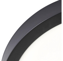 Detaljbild av en rund taklampa