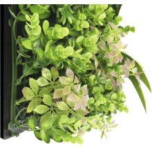 Konstgjord växtvägg med olika gröna blad