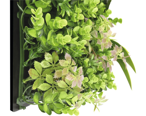 Konstgjord växtvägg med olika gröna blad