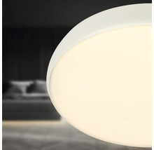 Detalj av vit taklampa