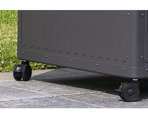 Detaljvy av en blomlåda med hjul för enkel transport