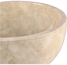 Närbild av tvättställ i marmor