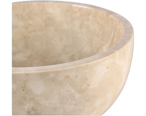 Närbild av tvättställ i marmor