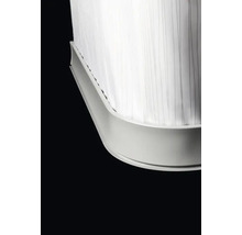 Detaljvy av en duschkabin med duschdraperi