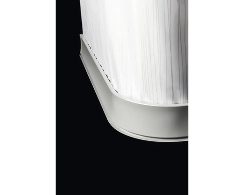 Detaljvy av en duschkabin med duschdraperi