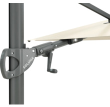 Detaljvy av ett parasoll med vevmekanism och Soluna-logotyp