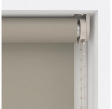 Beige sidorullgardiner med kedjedrag för fönsterdekoration