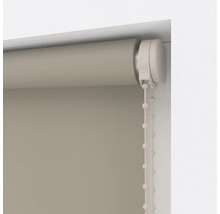 Inomhus rullgardin vid fönstret med kedjedrag