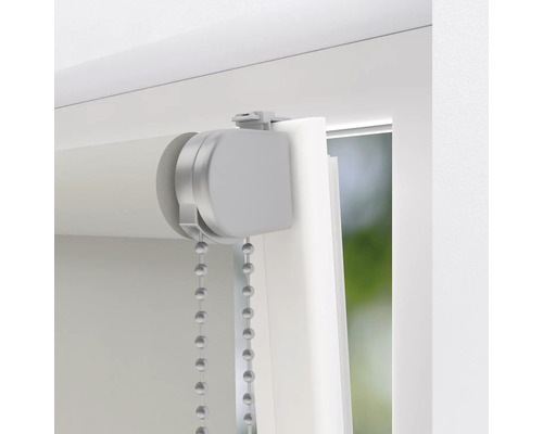 Rullgardin på fönster med kedjedrag