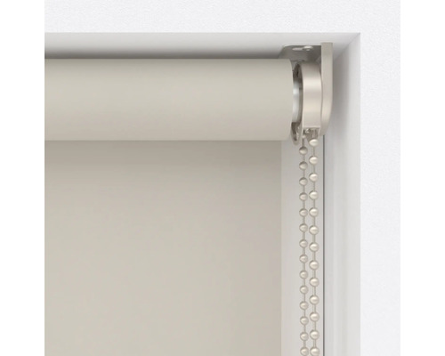 Detaljvy av en rullgardin med kedjedrag för fönsterdekoration