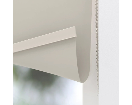 Detaljvy av en rullgardin med kedjemekanism.