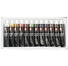 Akvarellfärger set med olika nyanser i enskilda tuber.