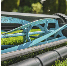 Detalj av cylindergräsklippare med uppsamlingskorg