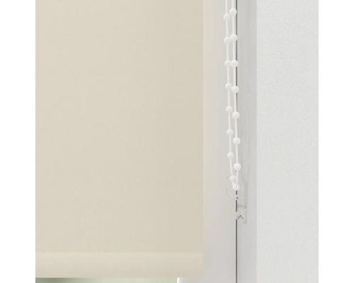 Beige sidodragrullgardin på fönster med kontroll