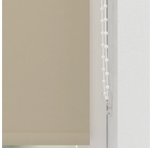 Beige rullgardiner med manöverkedja