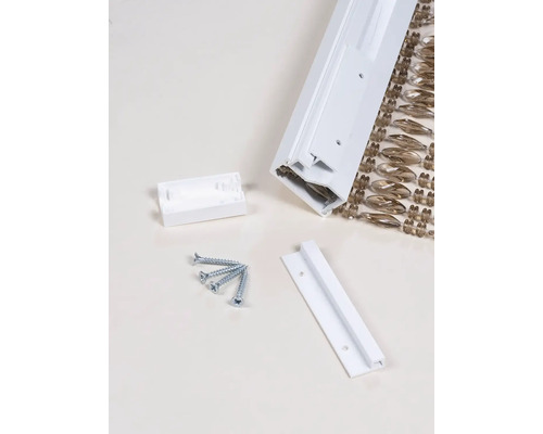 Gardinskena med tillbehör och skruvar