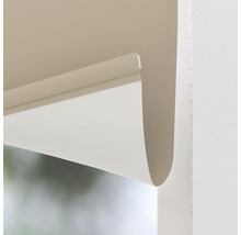 Detaljvy av rullgardin med kedjedrag för fönsterdekoration och solskydd