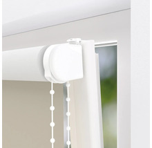 Detalj av en vit rullgardin på ett fönster