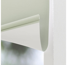 Detaljvy av en rullgardin vid fönstret