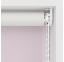 Detaljvy av en rullgardin med kedjemekanism för fönsterdekoration