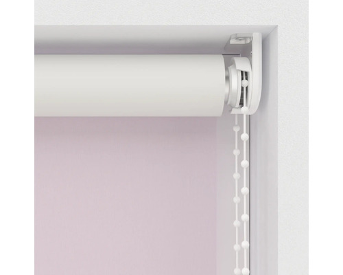 Detaljvy av en rullgardin med kedjemekanism för fönsterdekoration