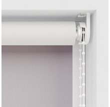 Rullgardin med kedjedrag vid fönstret