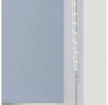 Rullgardin med manöverkedja på fönstret